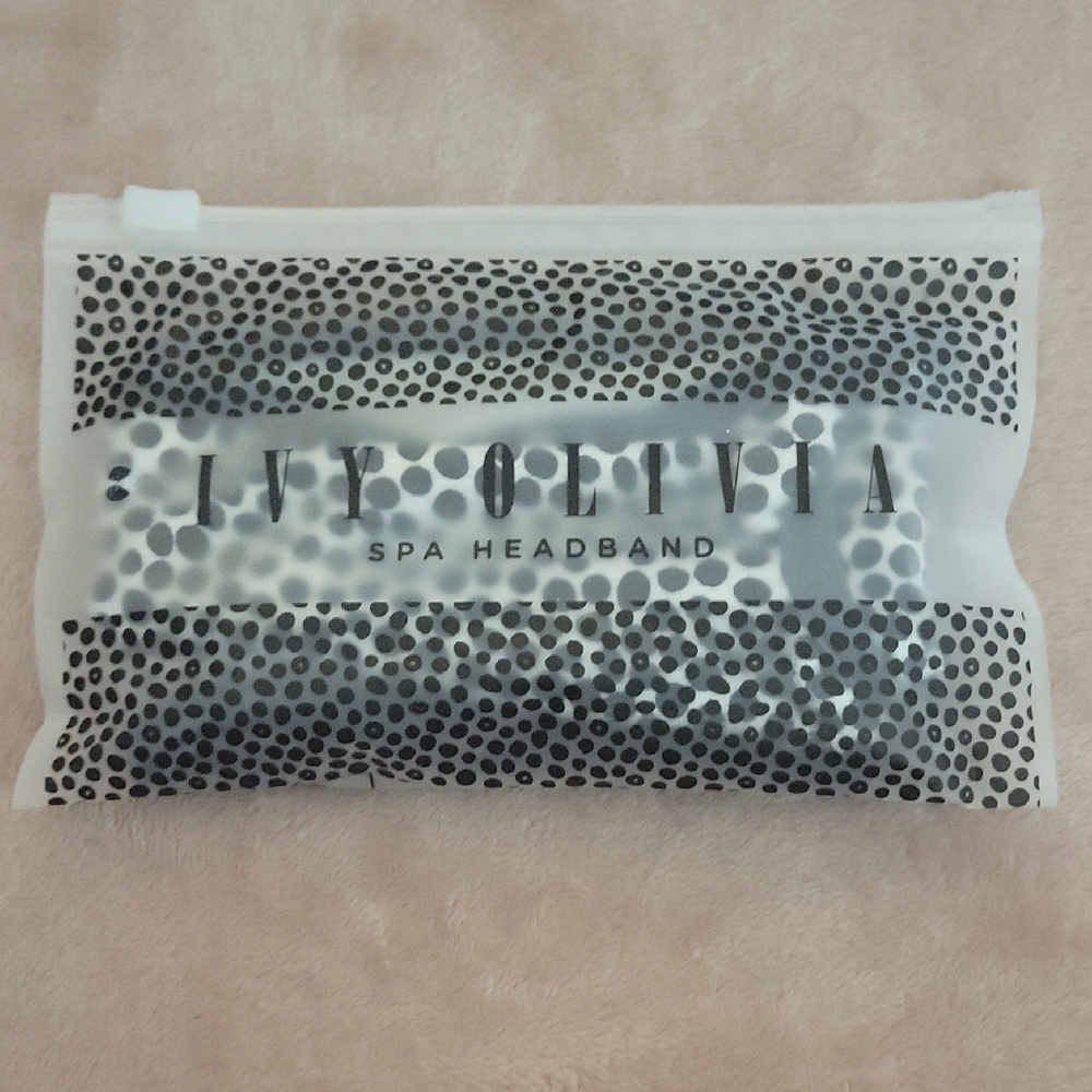 Ivy Olivia Spa Headband with Polka Dots